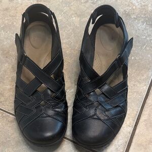 Clarks- Women's Black Leather Sandals